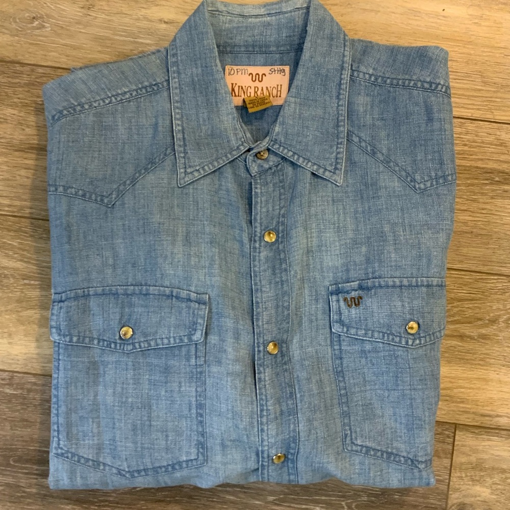 King Ranch men’s linen denim-look western pearl button down. Size L